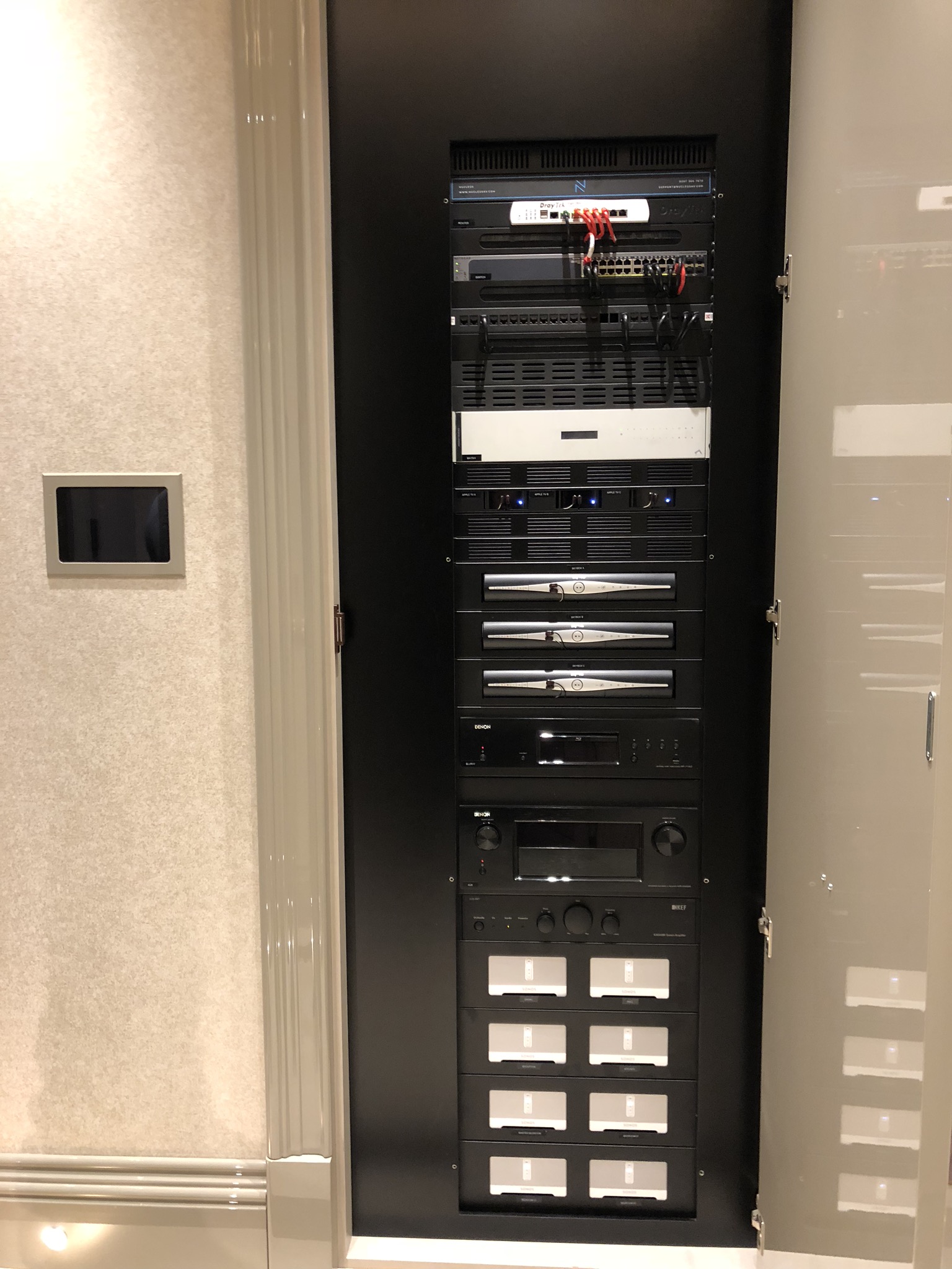 Nucleus AV Rack 