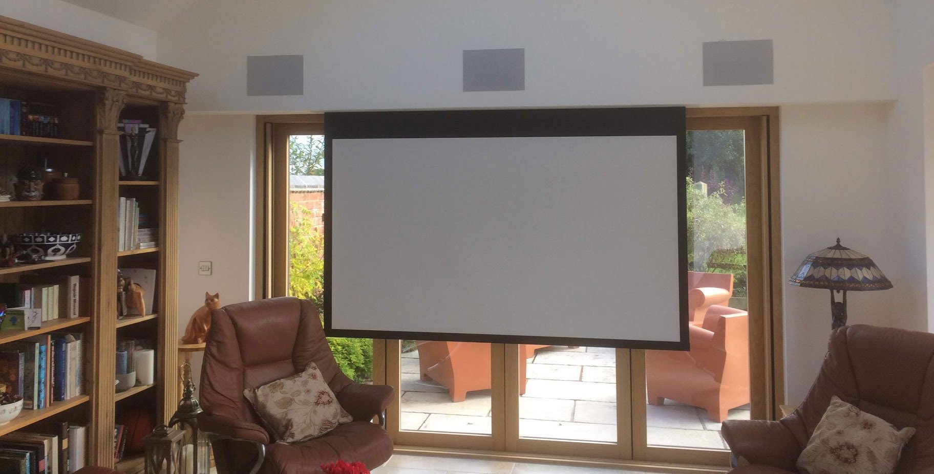 Placing a projector screen in front of windows and doors
